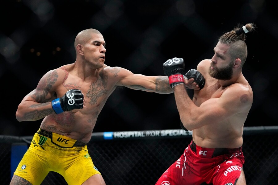 Procházka vs. Pereira na UFC 295.